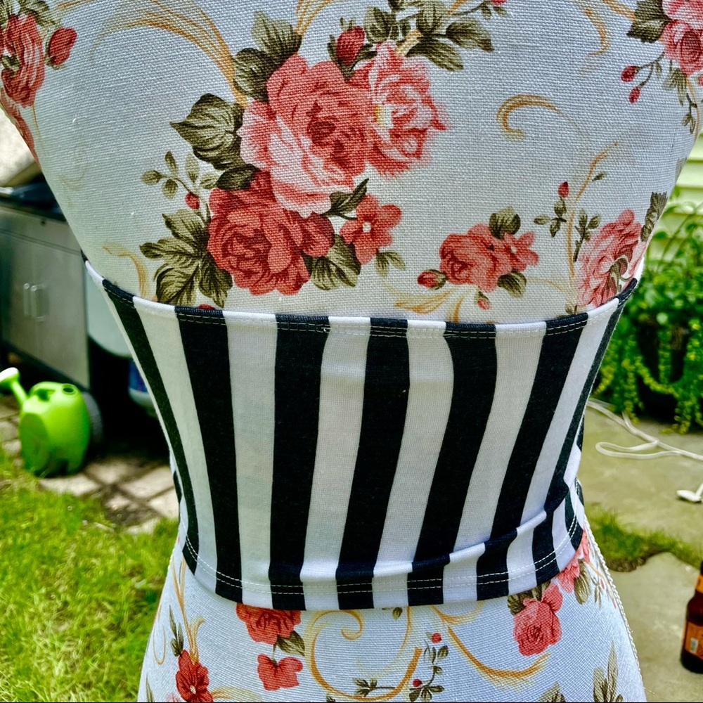 Beetle juice crop top - Picture 4 of 4